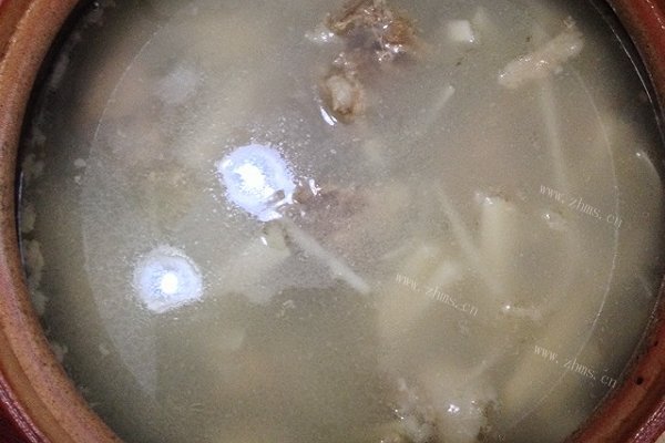 正宗潮汕竹笋排骨汤