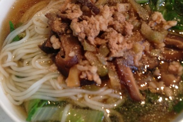 简单好吃的榨菜肉丝米粉
