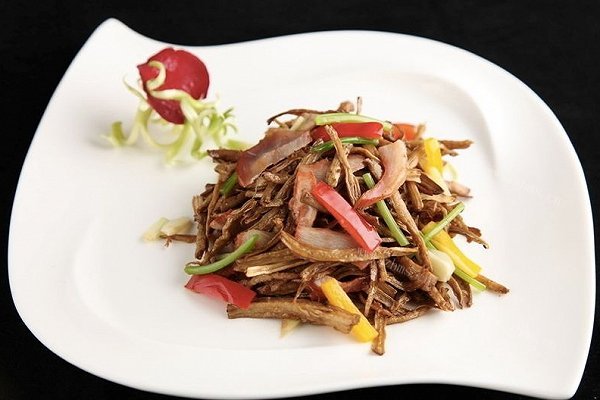 云南腊肉小炒茶树菇