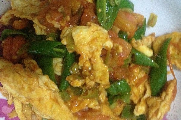 家常青椒柿子炒鸡蛋