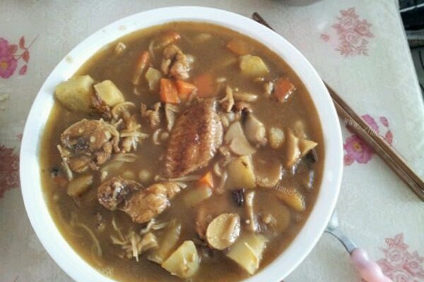 美味土豆胡萝卜蘑菇咖喱鸡