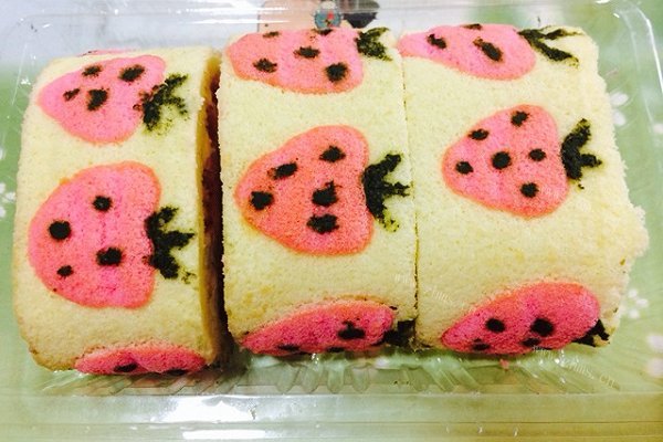自制草莓蛋糕卷