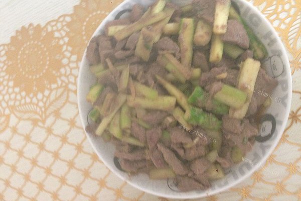 香喷喷的芦笋炒猪肝