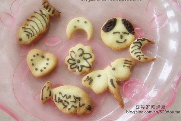 自制和宝宝的-手绘卡通饼干