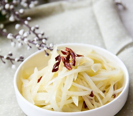 炝拌酸辣土豆丝