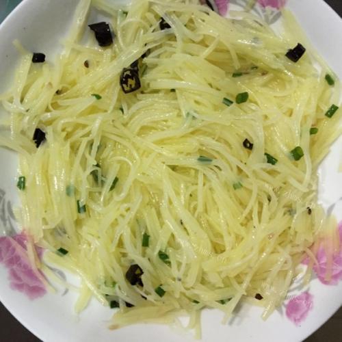 常吃不腻的凉拌土豆丝