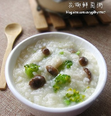健康的花椰鲜菌粥
