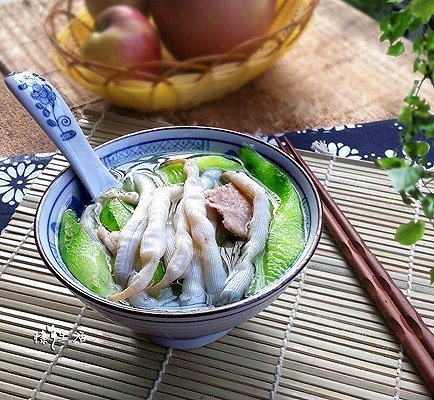 丝瓜瘦肉沙虫汤