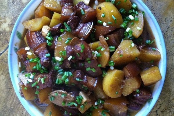美味的红烧肉炖土豆