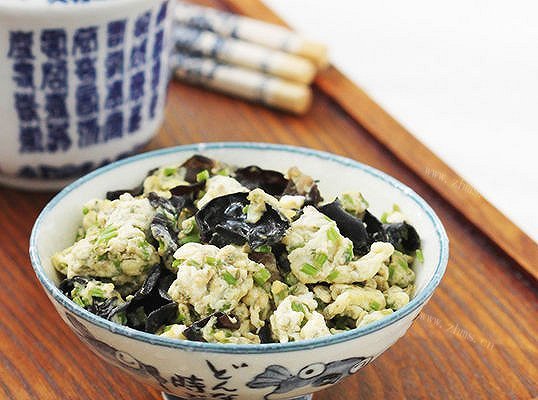 茴香梗炒鸡蛋