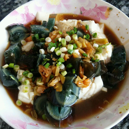 味道不错的皮蛋豆腐