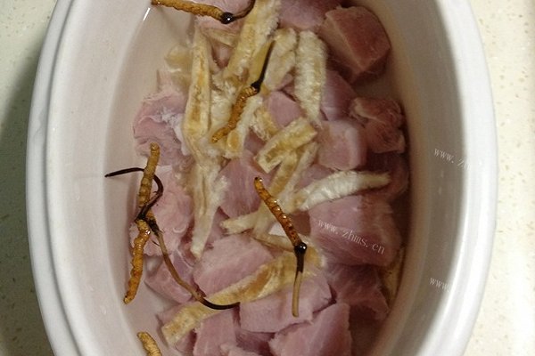 冬虫草花胶痩肉汤