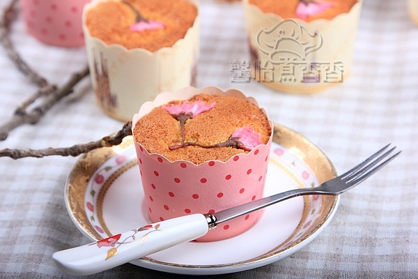 带着蛋糕去踏青-樱花杯子蛋糕