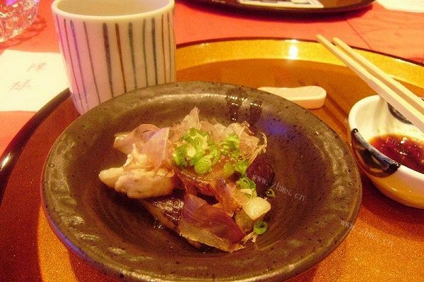 茄子与猪肉的生姜酱油浇汁