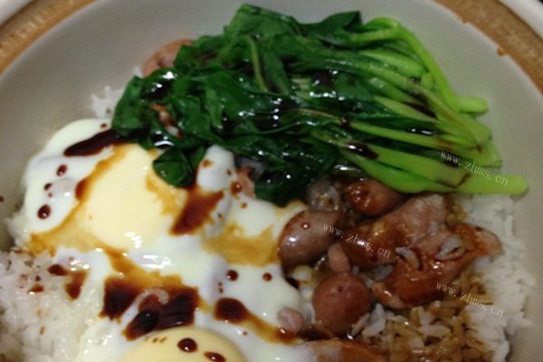 蚝汁香肠蛋饭