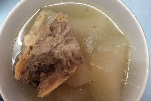 筒子骨炖白萝卜
