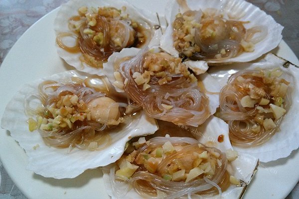 私房蒜蓉粉丝蒸扇贝