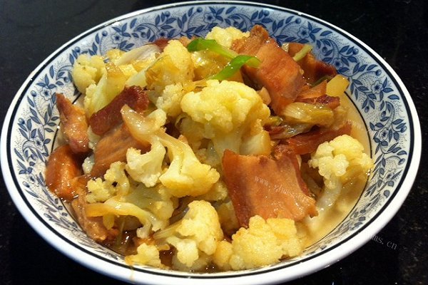 五花肉炒花菜