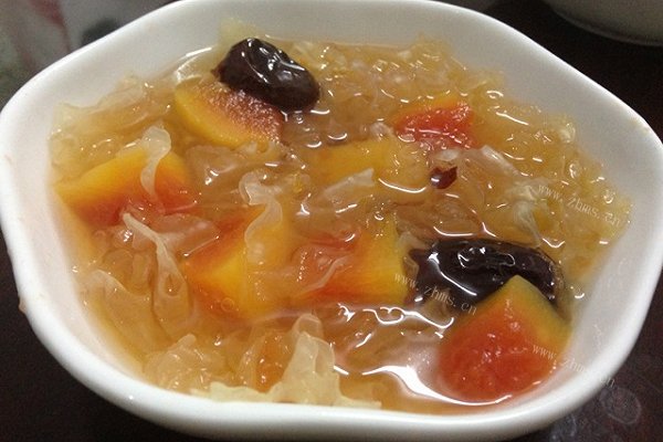 银耳木瓜糖水