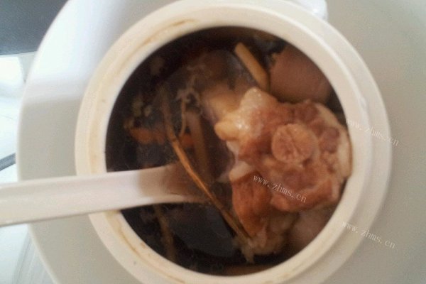 自制杜仲炖猪尾