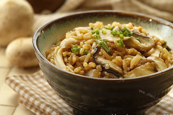 家常菌菇焖饭