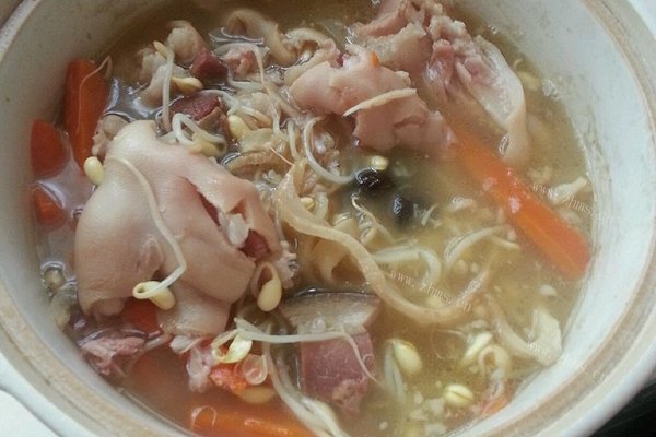 家常干笋豆芽炖猪蹄煲