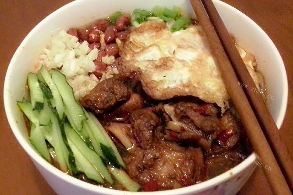 秘制排骨酸辣粉