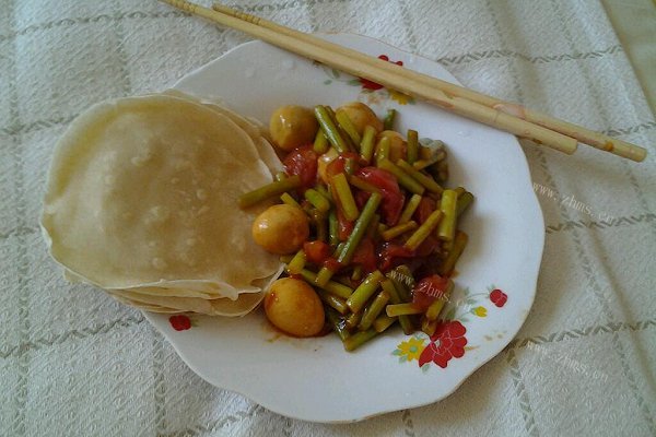 红绿鹌鹑蛋卷饼