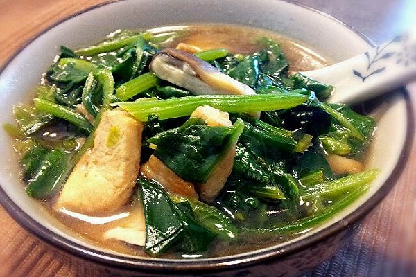 单人食谱:菠菜鸡片鸡菇汤