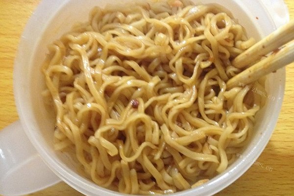 自制宿舍美食干拌面