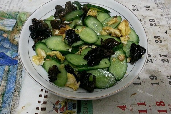 自制黄瓜炒鸡蛋放木耳