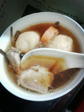 家常茶树菇排骨汤