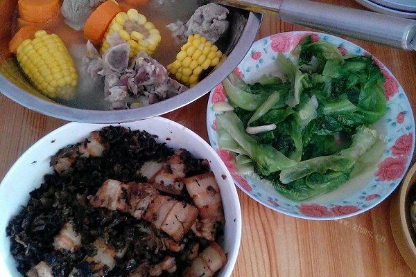 家常酸菜干炒五花肉