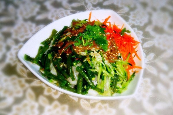 简单麻汁豆角凉面