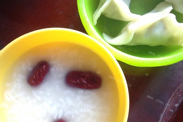 	宝宝食谱-西兰花茭白虾皮猪肉水饺