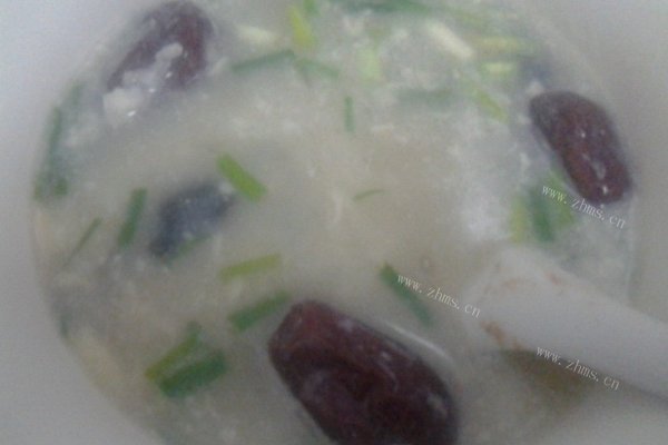 自制红枣皮蛋粥