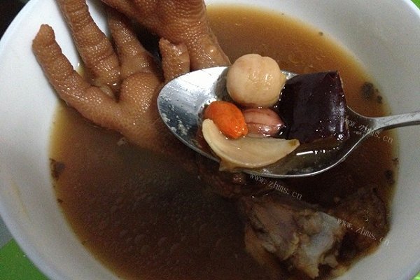 美味补血鸡脚汤