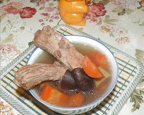 好喝的胡萝卜香菇排骨汤