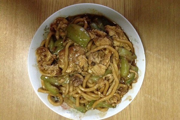 酱烧丝瓜乌冬面
