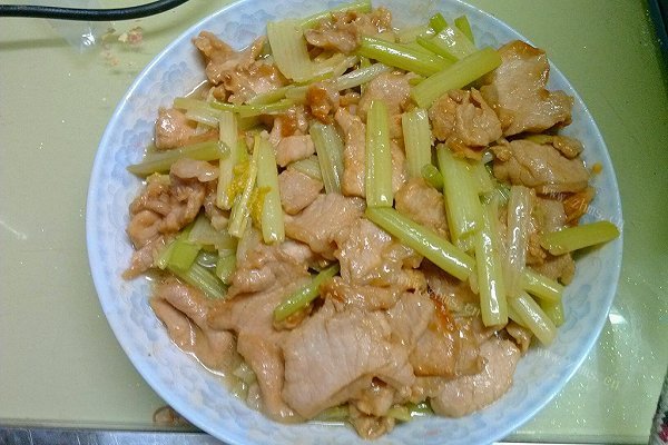 肉片炒香芹