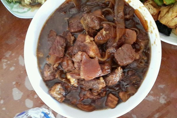 砂锅坛肉炖粉条