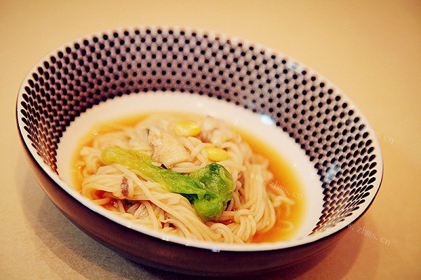家常蔬菜鱼肉面