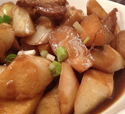 [五花肉焖茭白]