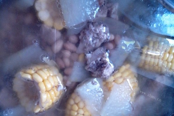 冬瓜排骨玉米花生汤
