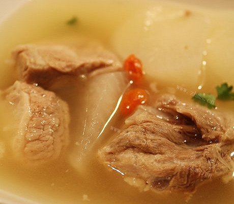 滋补排骨萝卜黄豆枸杞汤