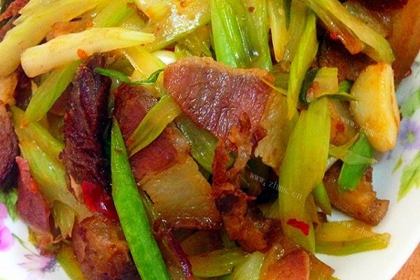 家常版西芹炒腊肉