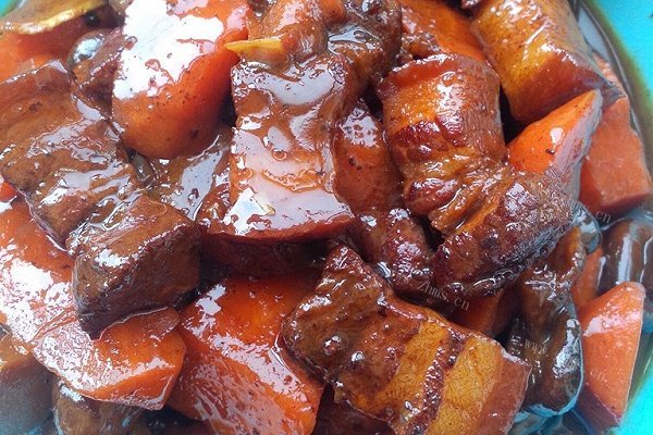 香菇胡萝卜红烧肉