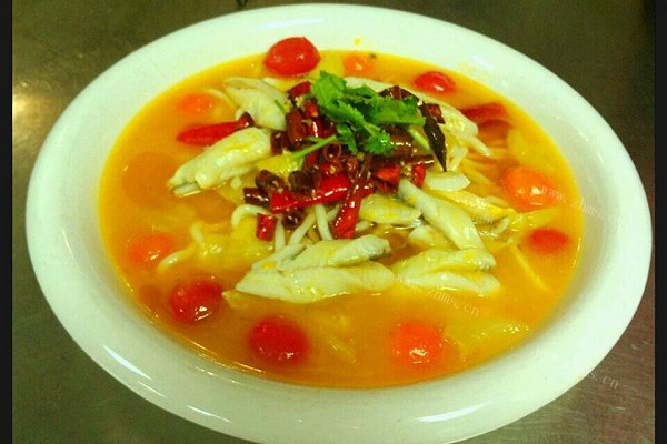 家常酸汤小黄鱼金针菇乌冬面