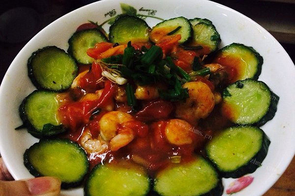 黄瓜伴“佳人”（虾仁）