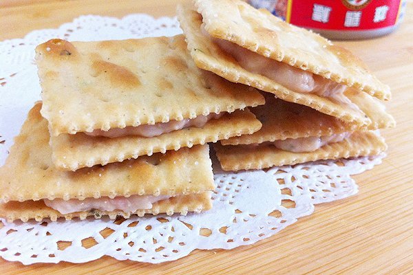金枪鱼沙拉饼干